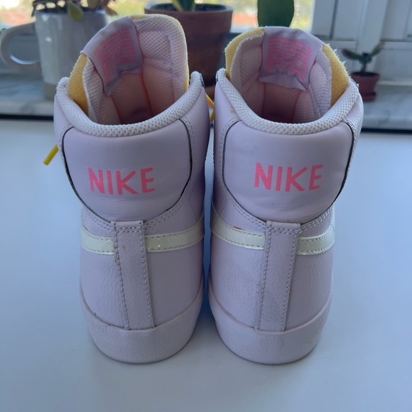 Women's Blazer Mid 77, Digital pink color. - Picture 2 of 8